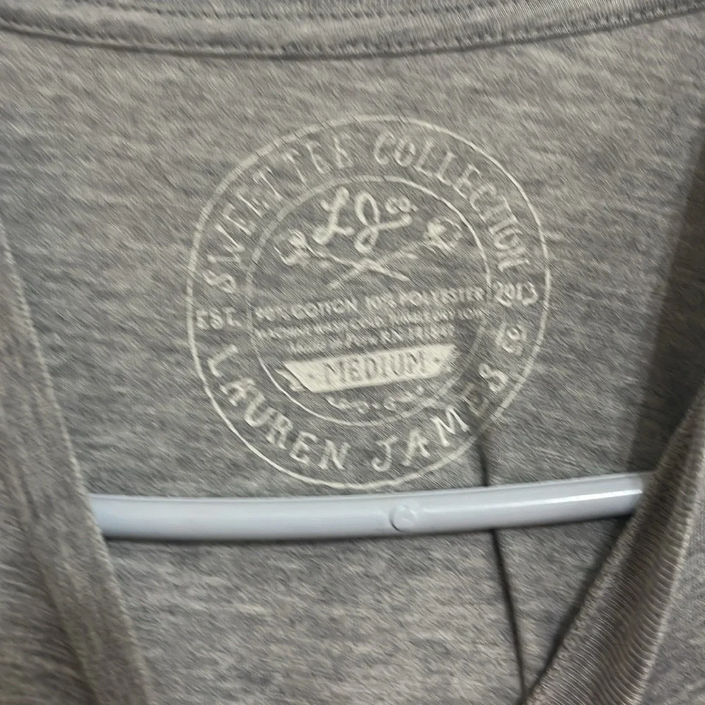 Lauren James Gray Tee Shirt With Dog Graphic - Picture 3 of 3